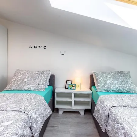 Veronique 7 Apartman